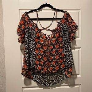 Patterned flowy top